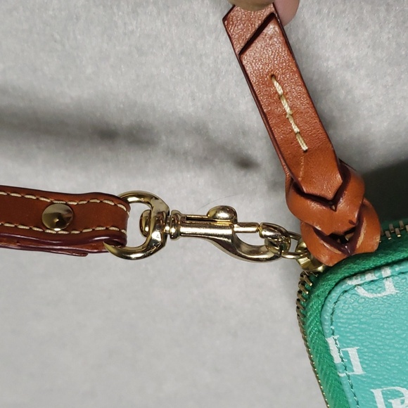 Dooney & Bourke Gretta Seafoam Large Zip Around Wristlet Wallet Like New Rare - Picture 3 of 10
